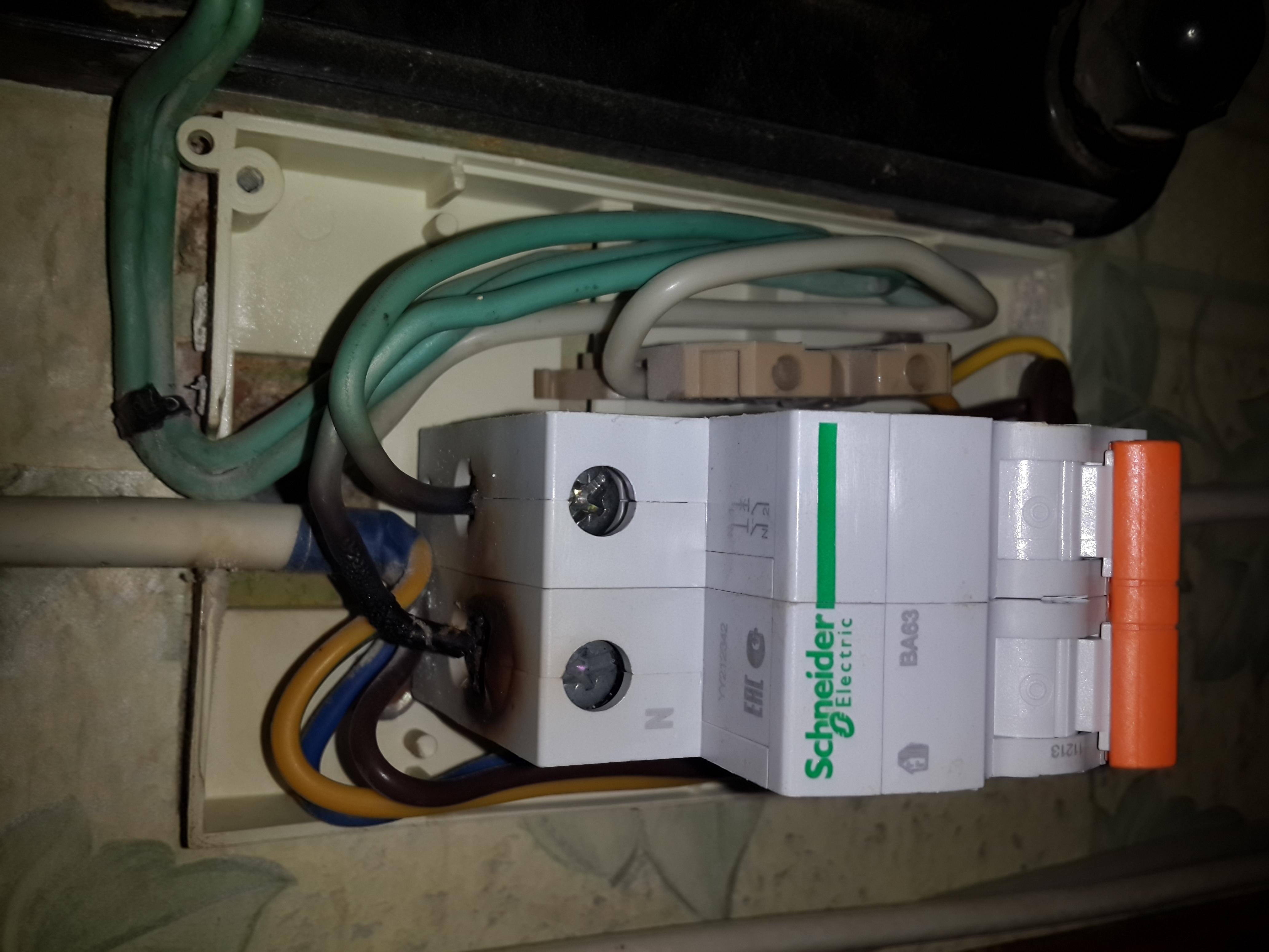 Автоматичний вимикач  Schneider Electric ВА63 16/2/С 2Р 16 А 4,5 кА 11213 у реальних умовах використання від користувача Артур.