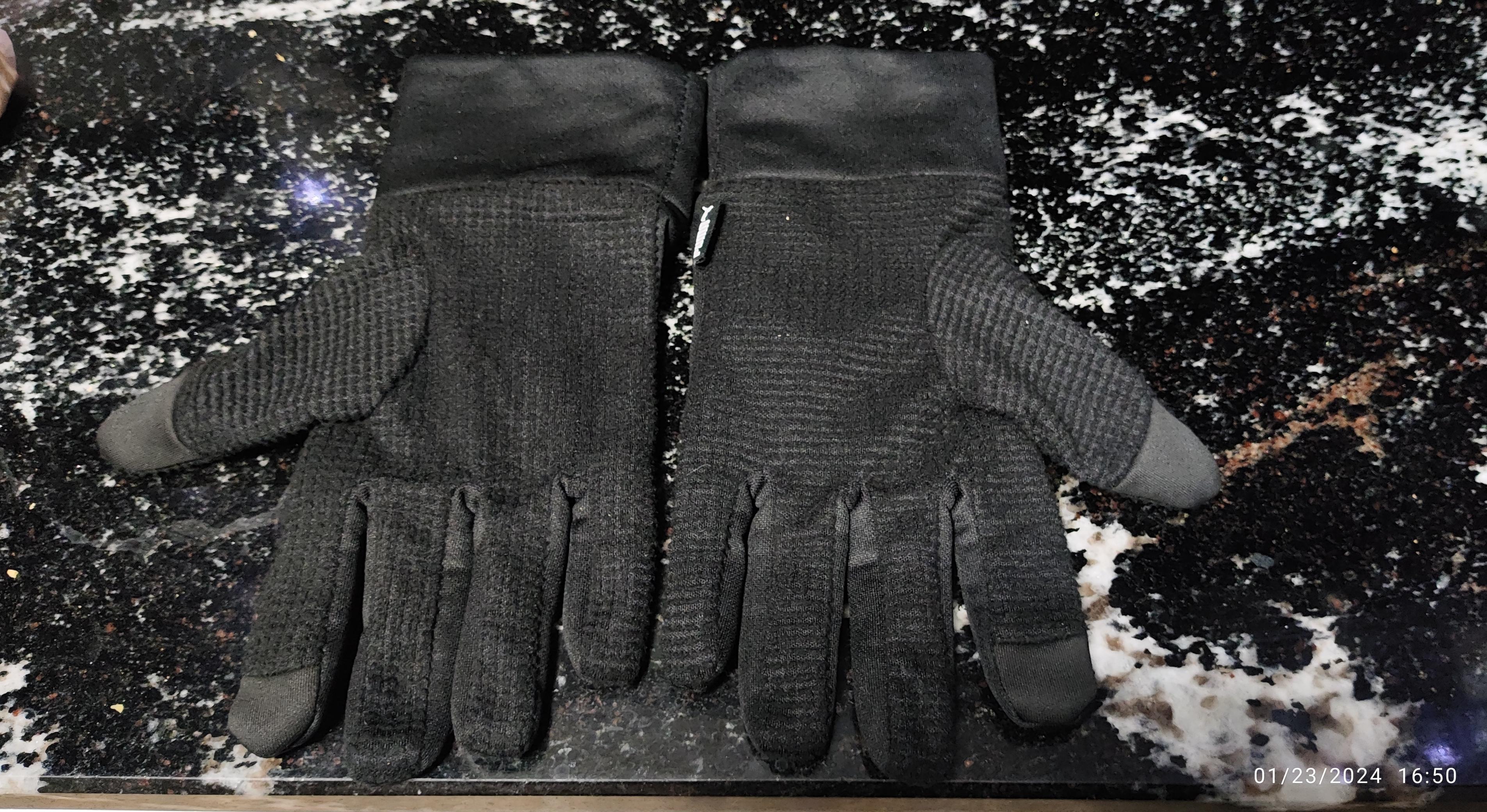 Рукавички Puma PUMA ESS FLEECE GLOVES 02487801 р.L/XL чорний у реальних умовах використання від користувача Игорь.