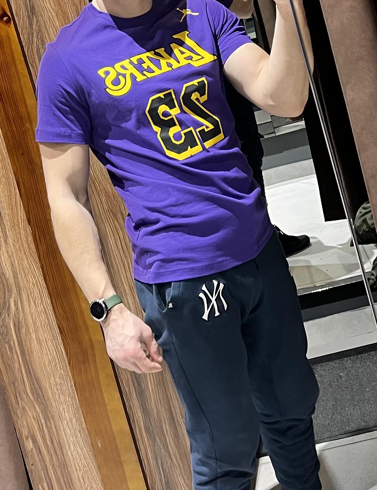 Футболка Nike LAL M NK ES STMT NN TEE DV5778-511 р.XL фіолетовий у реальних умовах використання від користувача Андрій.
