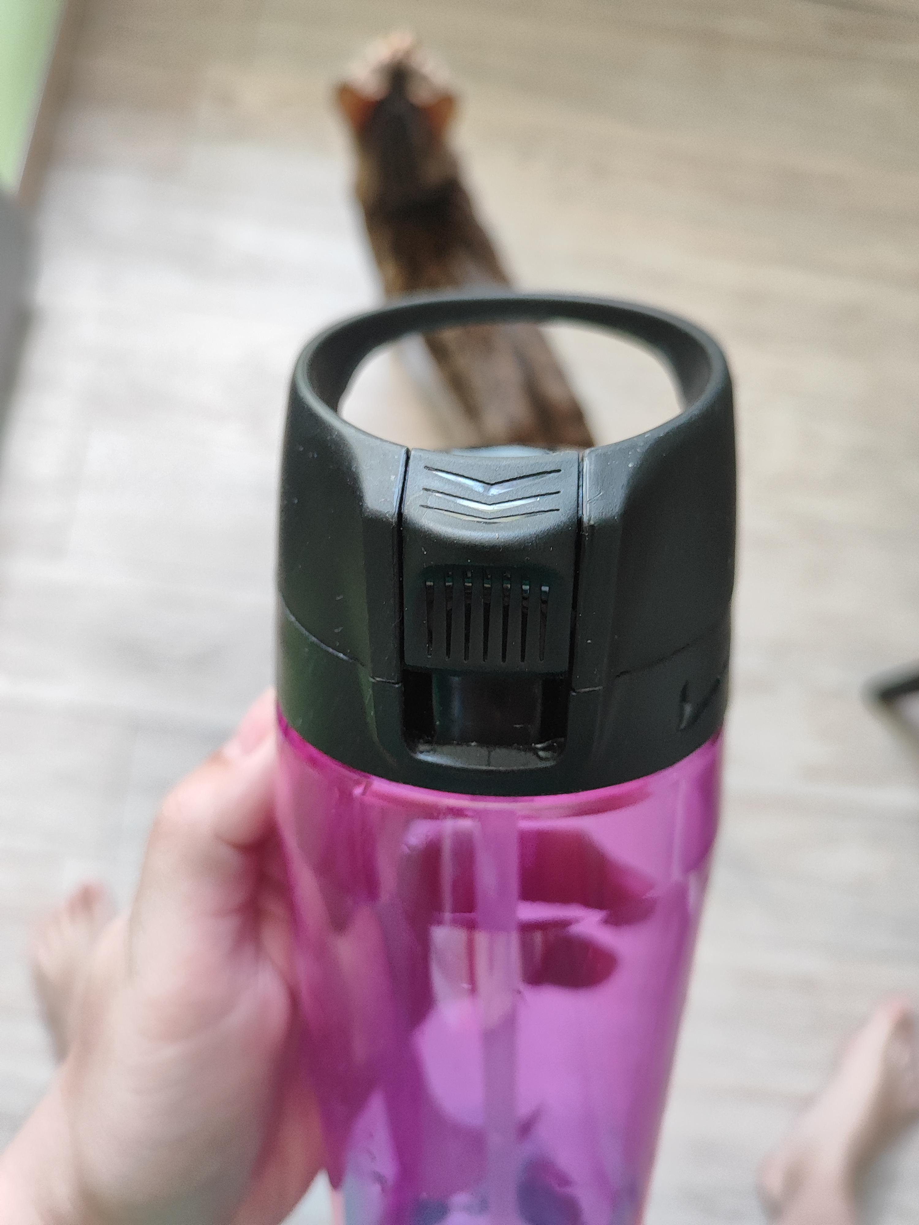 Бутылка Nike TR Hypercharge Straw Bottle 700 мл фіолетовый в реальных условиях использования от пользователя Тала.