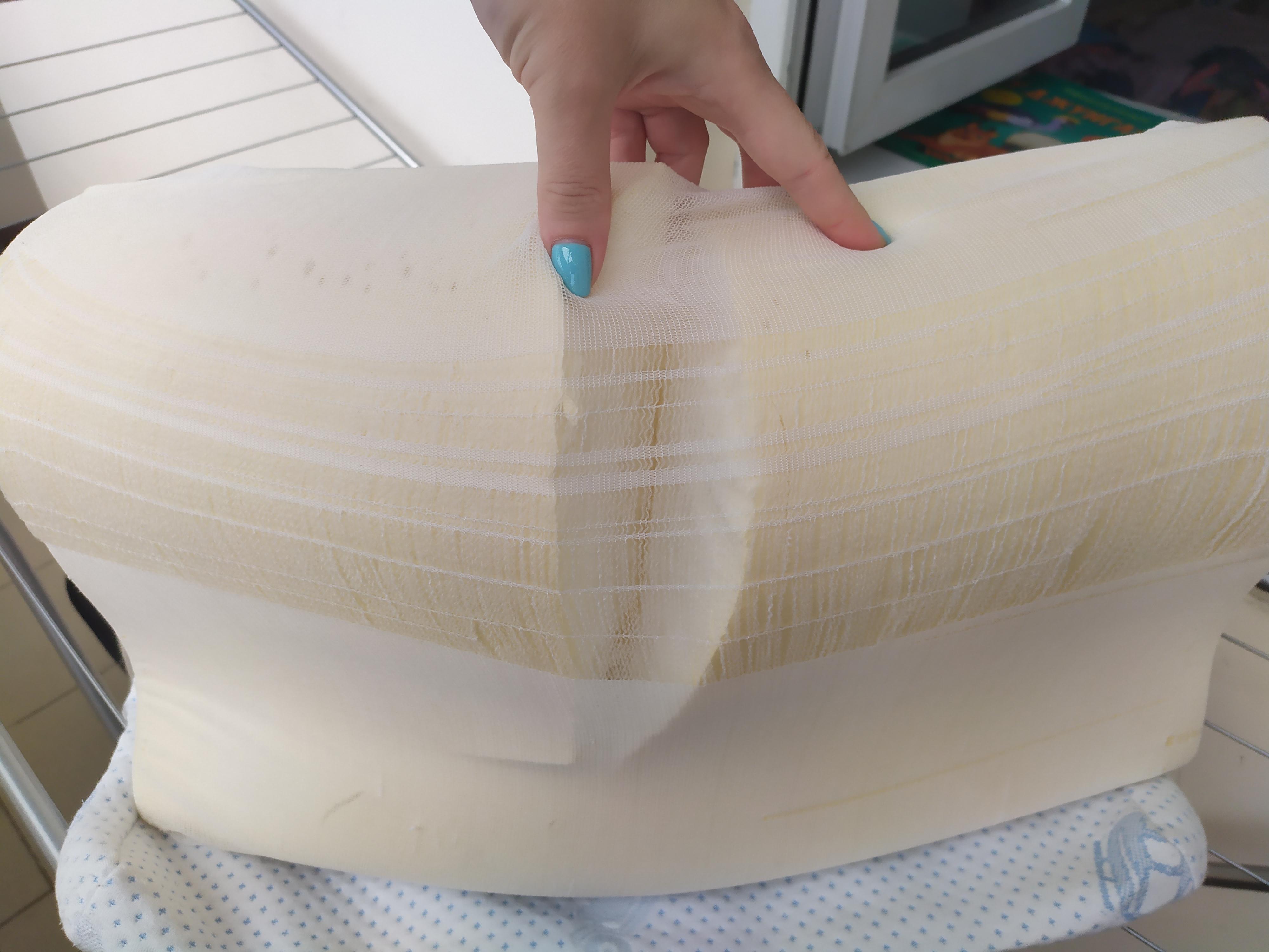 Подушка детская PAPAELLA MEMORY FOAM анатомическая ортопедическая 47х30х8х5 см (11789) в реальных условиях использования от пользователя Вікторія.
