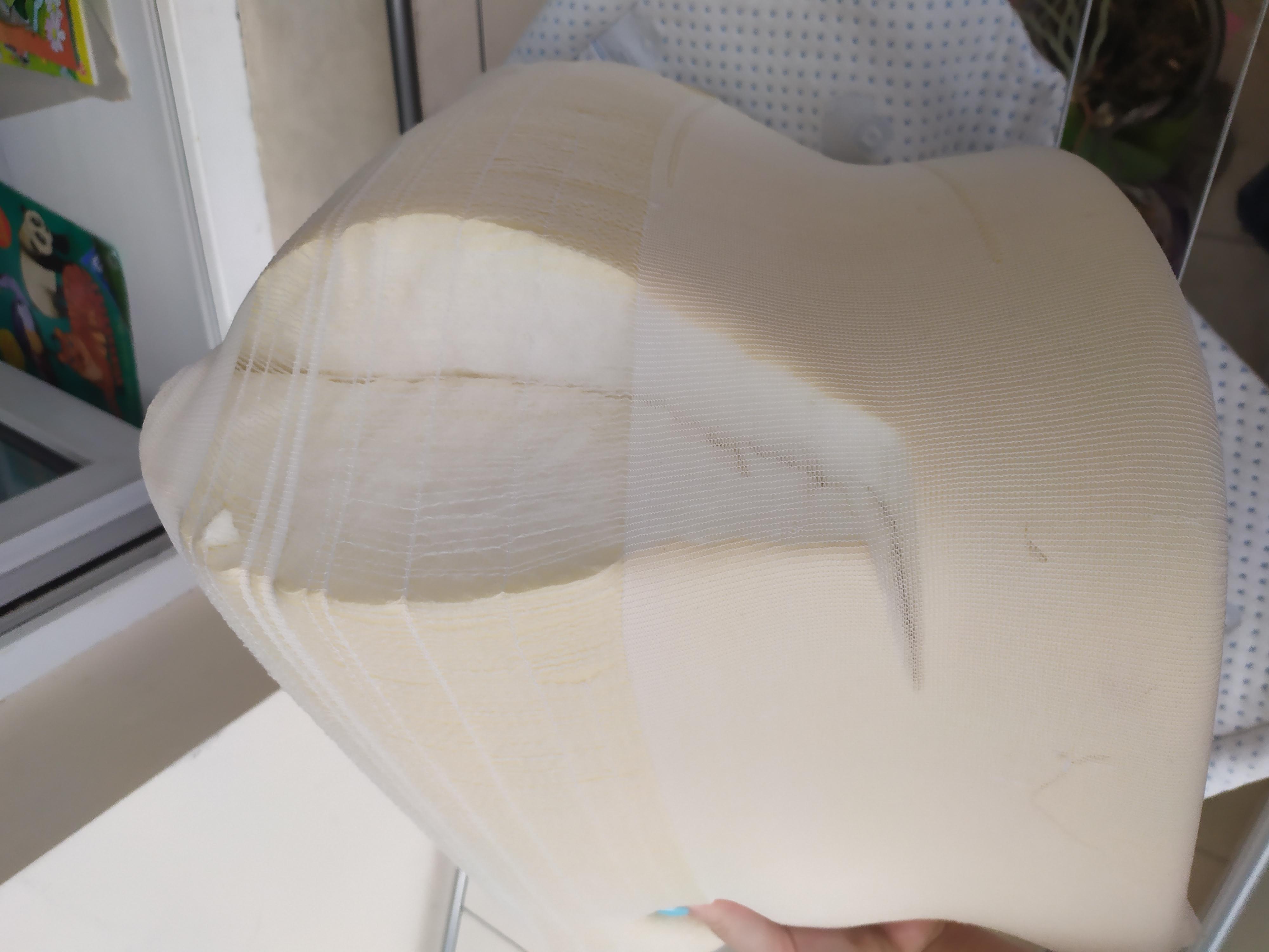 Подушка детская PAPAELLA MEMORY FOAM анатомическая ортопедическая 47х30х8х5 см (11789) в реальных условиях использования от пользователя Вікторія.