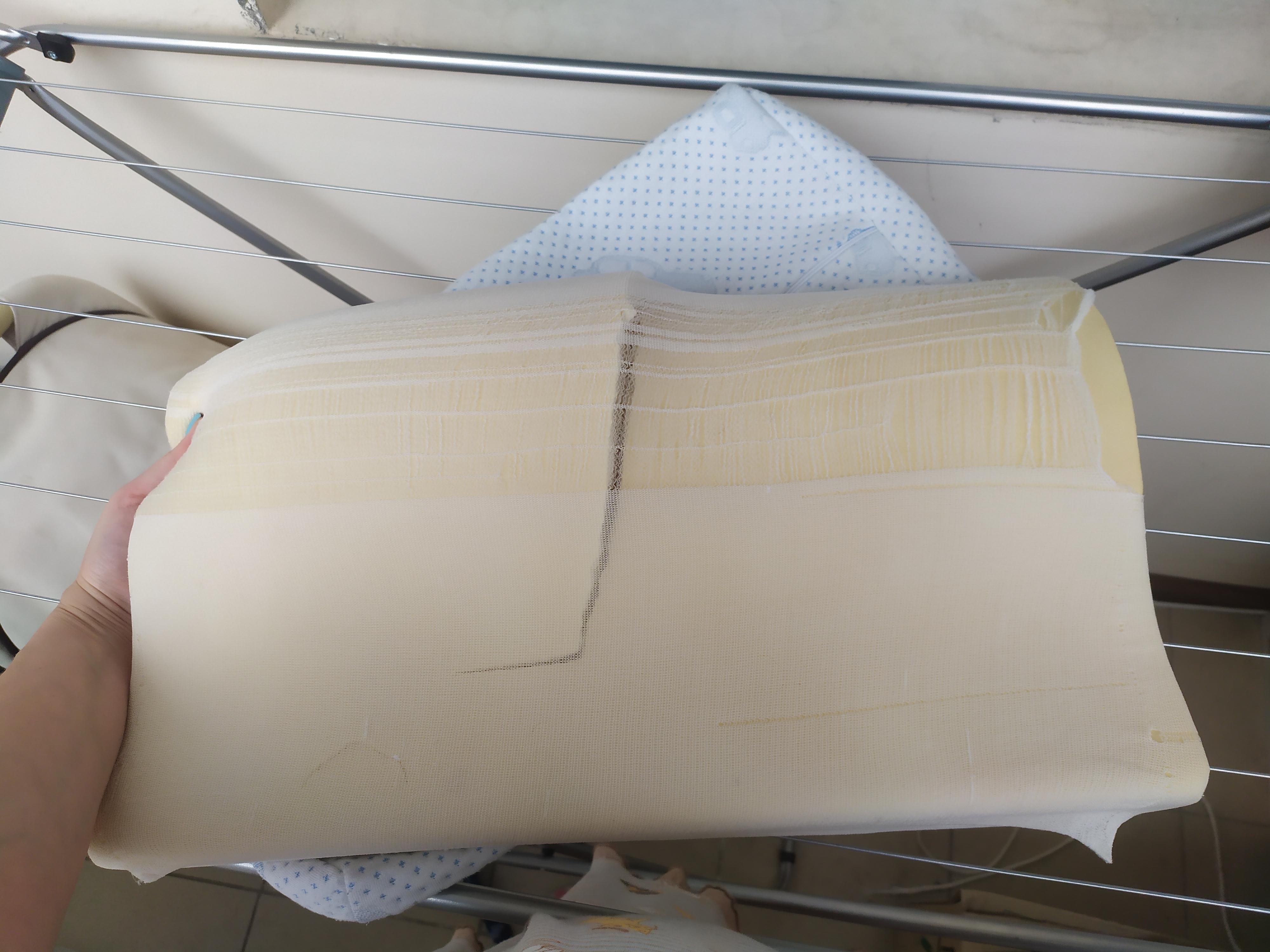 Подушка детская PAPAELLA MEMORY FOAM анатомическая ортопедическая 47х30х8х5 см (11789) в реальных условиях использования от пользователя Вікторія.