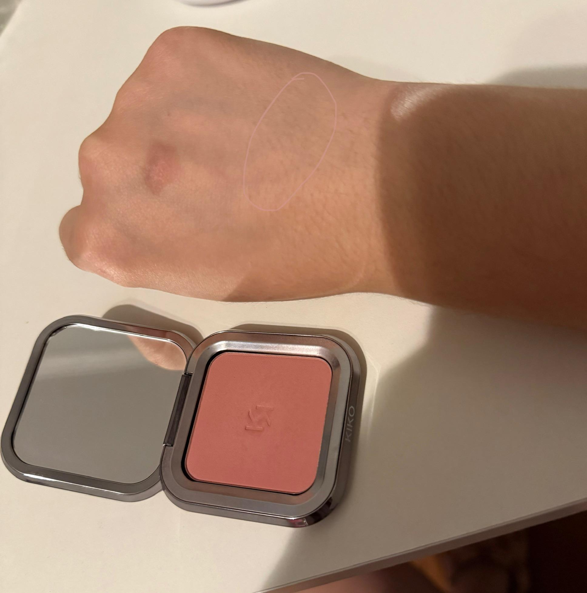 Румяна Unlimited Blush Kiko Milano №10 Warm Mauve 6 г в реальных условиях использования от пользователя Вікторія.