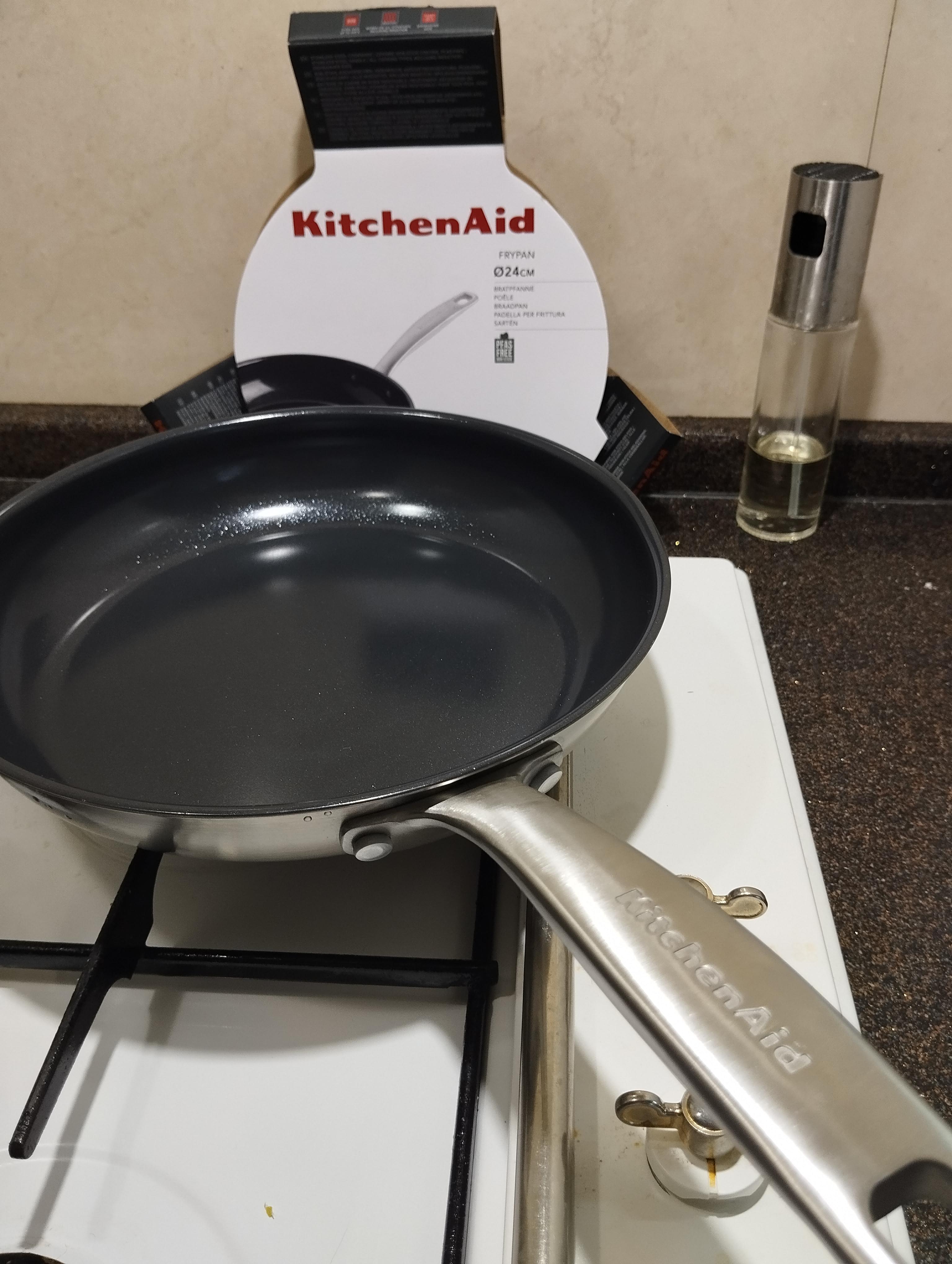 Сковорода KitchenAid Proline, 24 см з керамічним покриттям (CC003386-001) у реальних умовах використання від користувача Ірина.
