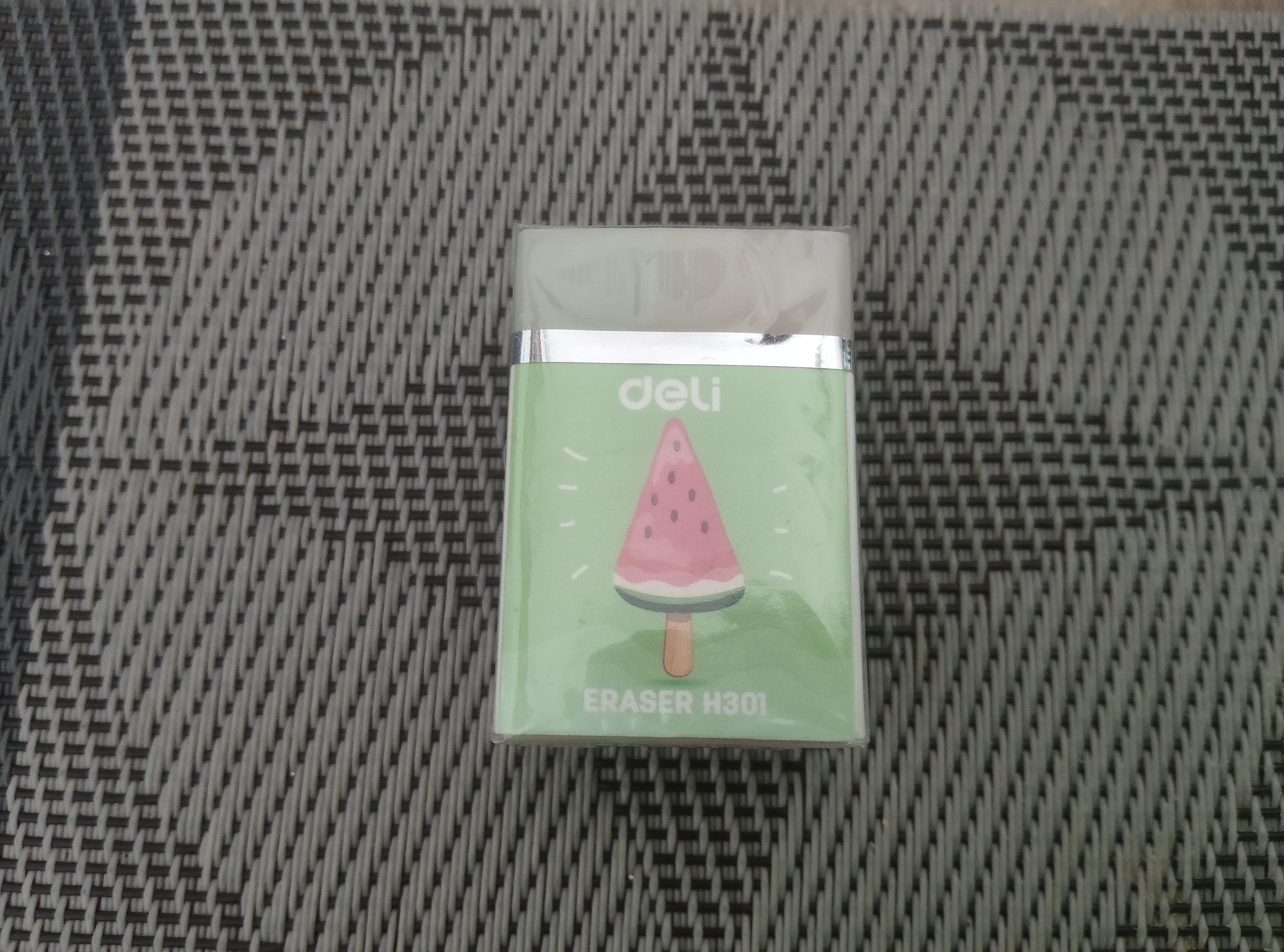 Гумка прямокутна Ice Cream мiкс EH301 Deli у реальних умовах використання від користувача RINA.