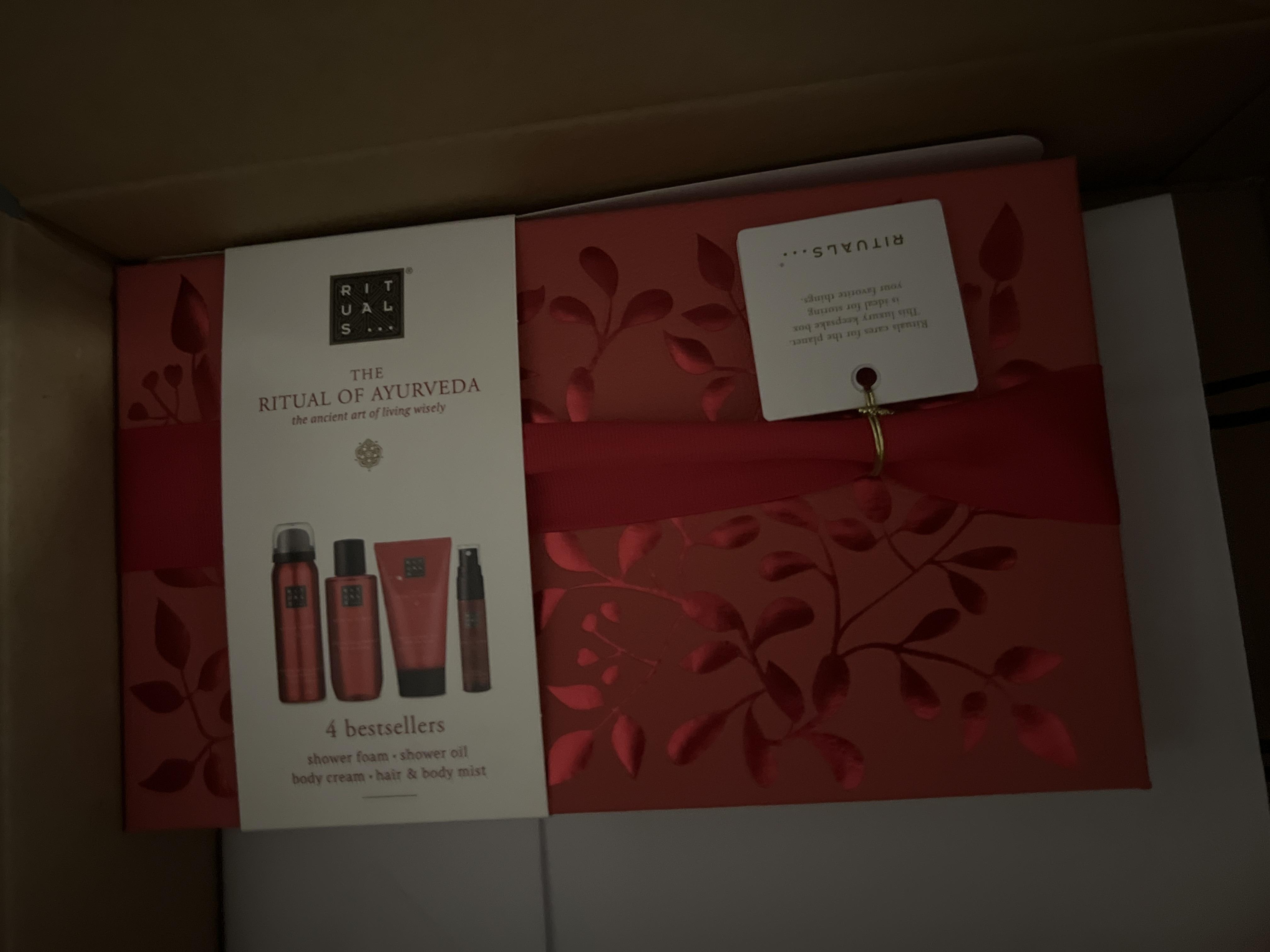 Подарунковий набір RITUALS of Ayurveda С пінний гель для душу 50 мл/олія для душу 75 мл/крем для тіла 70 мл/спрей для волосся та тіла 20 мл у реальних умовах використання від користувача Олена.