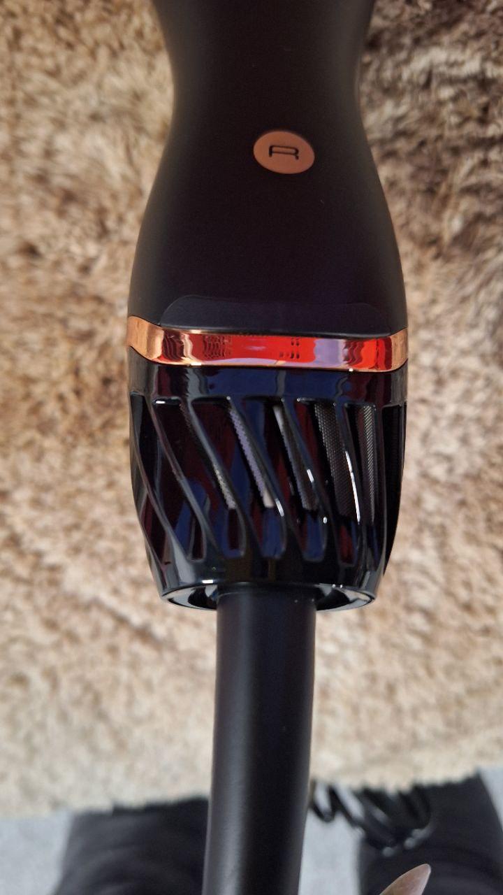 Фен Rowenta Ultimate Experience Air Motion CF8C20E0 у реальних умовах використання від користувача Віра Гусейнова.