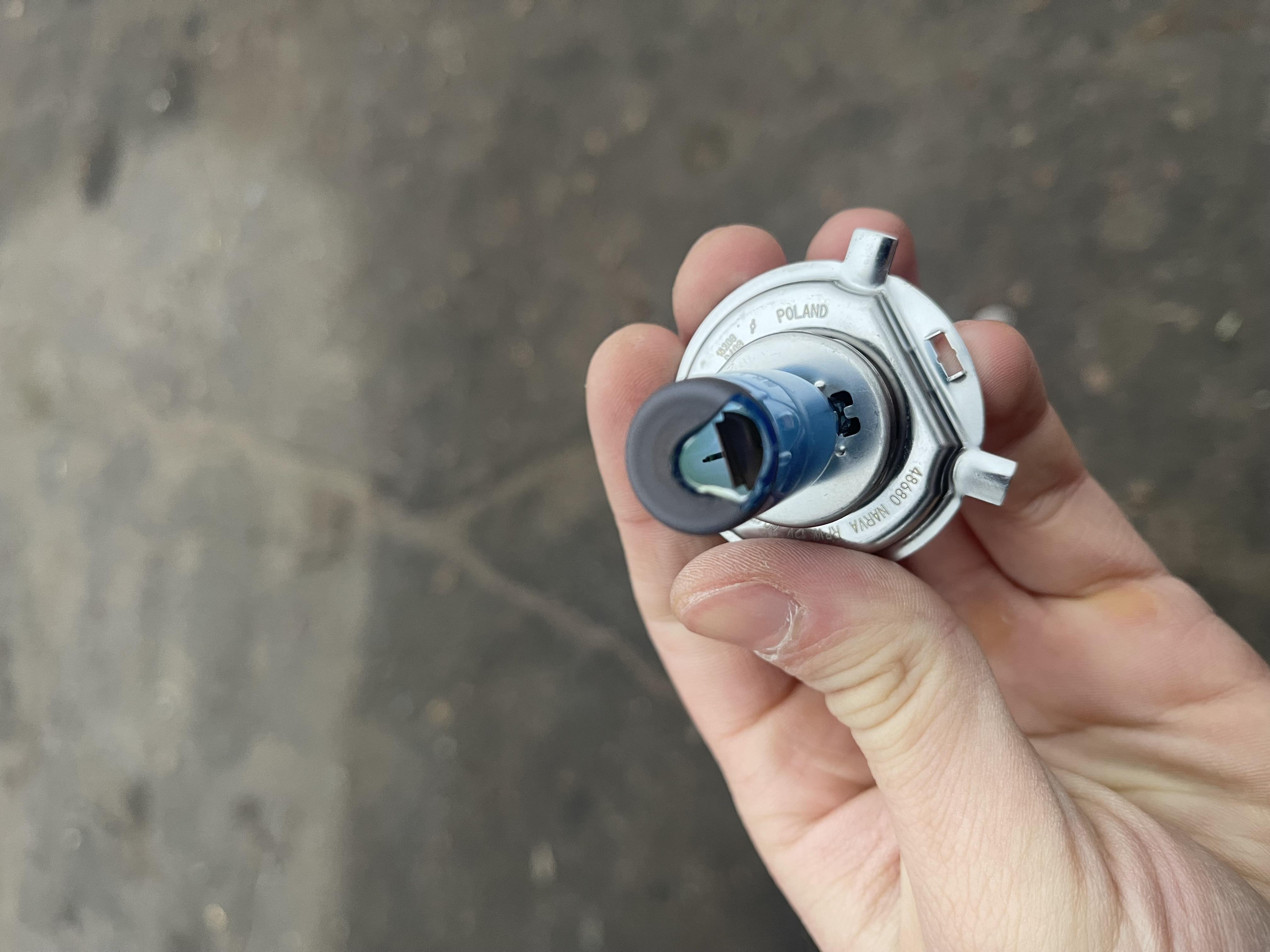Автолампа галогенная Narva P43t Range Power White 4500K H4 60/55 Вт 2 шт.(NV 48680.2BOX) в реальных условиях использования от пользователя Сергій.