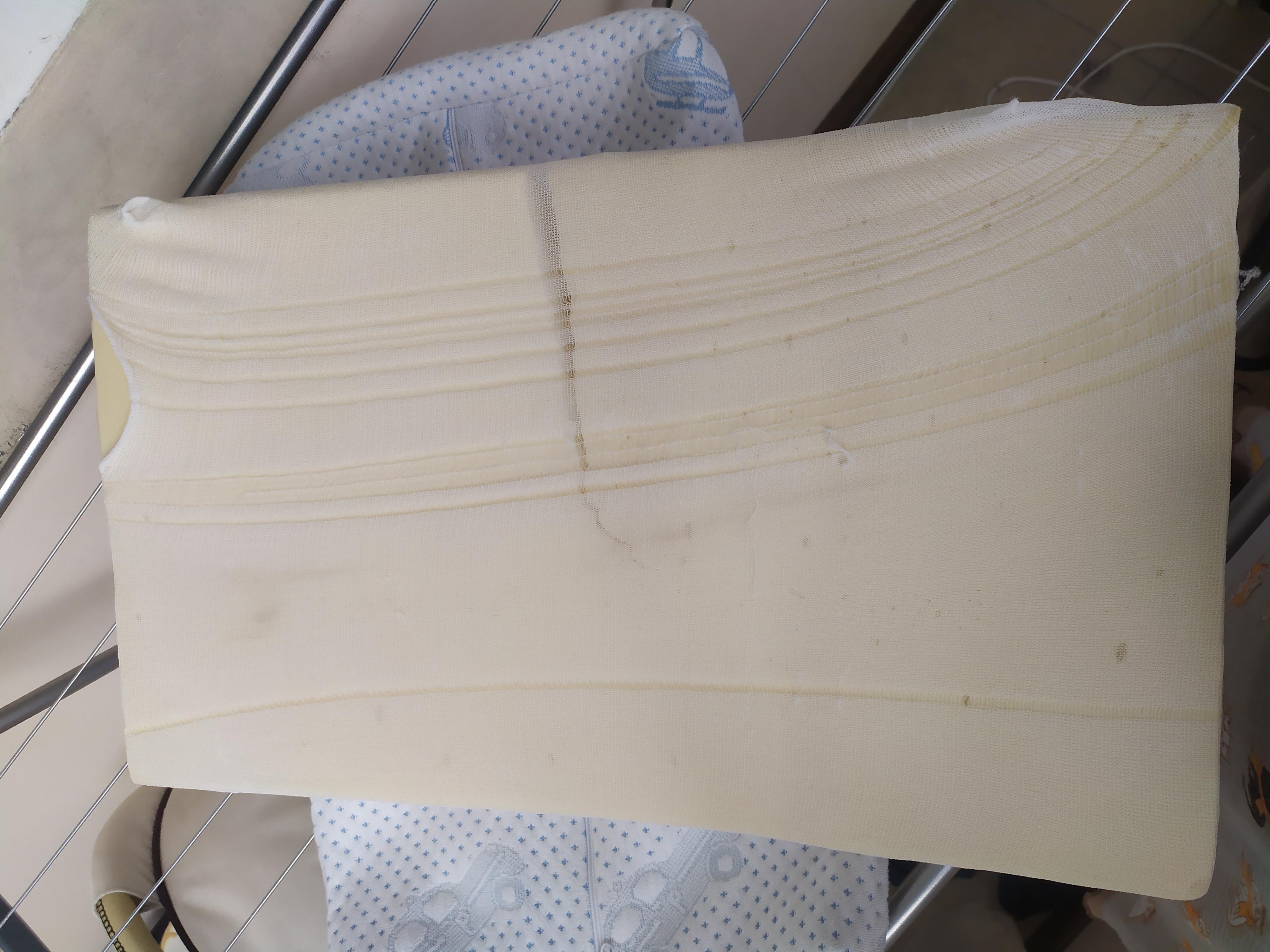 Подушка детская PAPAELLA MEMORY FOAM анатомическая ортопедическая 47х30х8х5 см (11789) в реальных условиях использования от пользователя Вікторія.