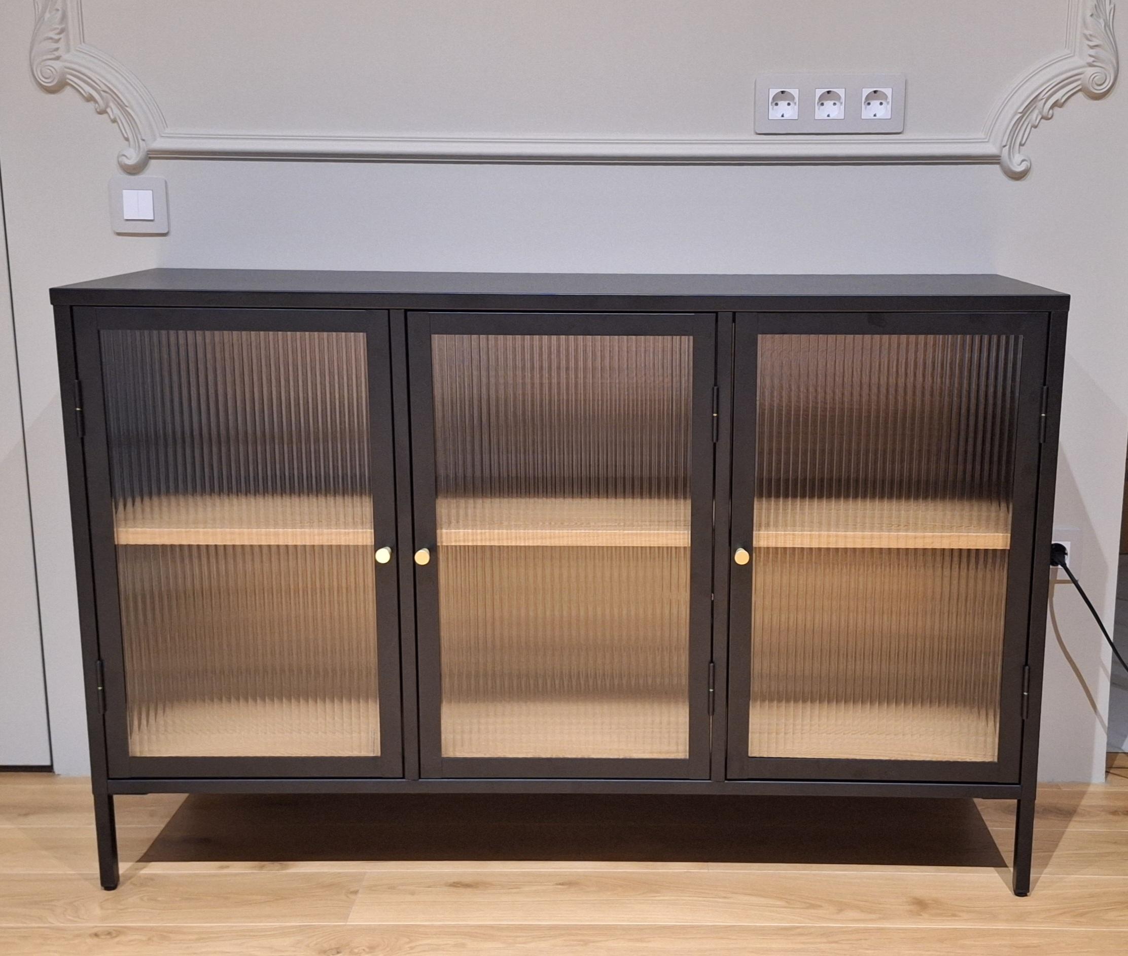 Вітрина Unique Furniture BRONCO 2д 850х1320х400 мм чорний / золотий (44580600) у реальних умовах використання від користувача Катерина.