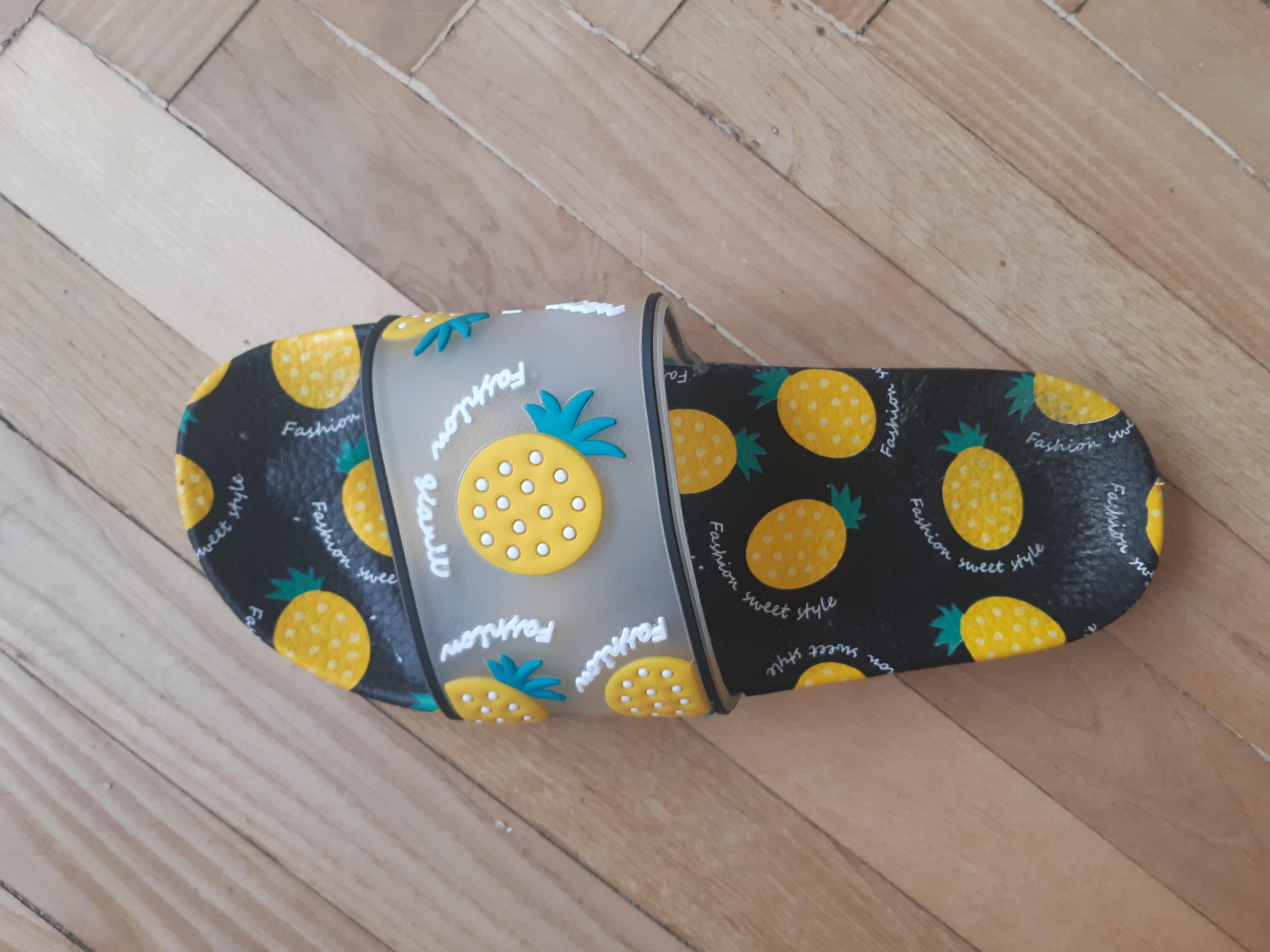 Шльопанці Luna Pineapples р.39 чорний із принтом у реальних умовах використання від користувача Марина.